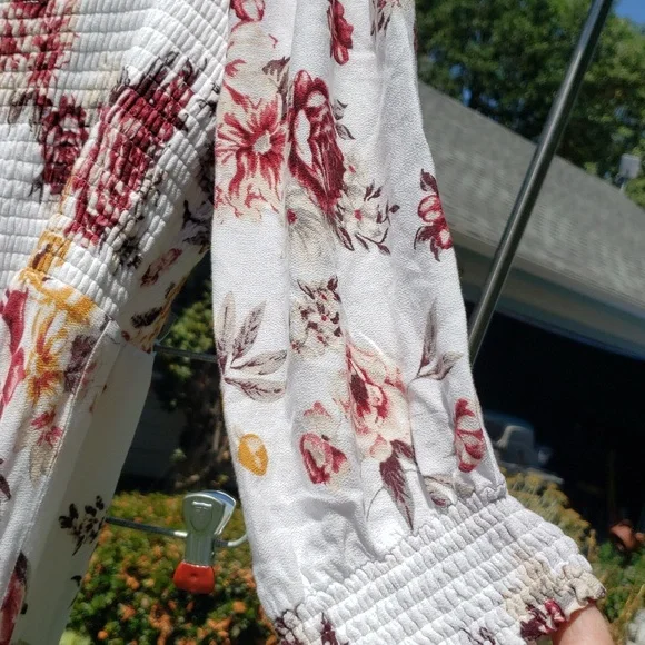 TORRID Ivory rose print DRESS On/Off shoulder, Ruched top. SIZE 1 EUC - Picture 3 of 12